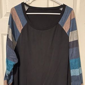 Womens 4x top, multi colored sleeves